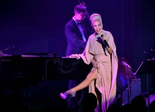 Lady Gaga feet photo thumbnail