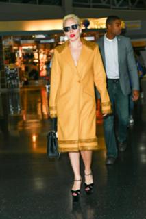 Lady Gaga feet photo thumbnail