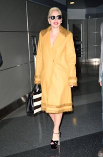 Lady Gaga feet photo thumbnail