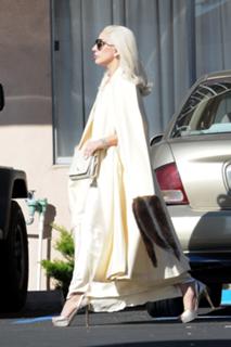 Lady Gaga feet photo thumbnail