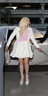 Lady Gaga feet photo thumbnail
