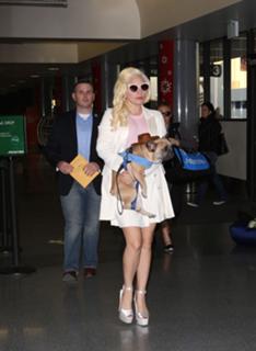 Lady Gaga feet photo thumbnail