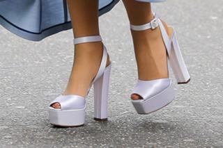 Lady Gaga feet photo thumbnail