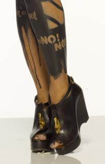 Lady Gaga feet photo thumbnail