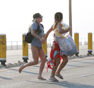 Lady Gaga feet photo thumbnail