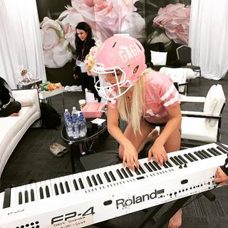 Lady Gaga feet photo thumbnail