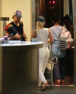 Lady Gaga feet photo thumbnail