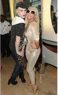 Lady Gaga feet photo thumbnail