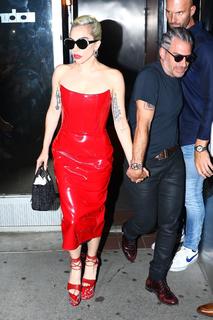 Lady Gaga feet photo thumbnail
