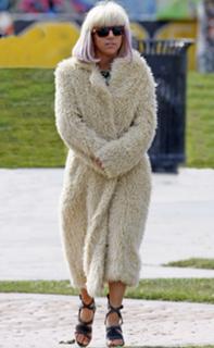 Lady Gaga feet photo thumbnail