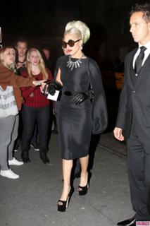 Lady Gaga feet photo thumbnail