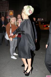 Lady Gaga feet photo thumbnail