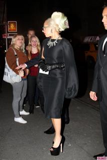 Lady Gaga feet photo thumbnail