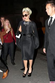 Lady Gaga feet photo thumbnail