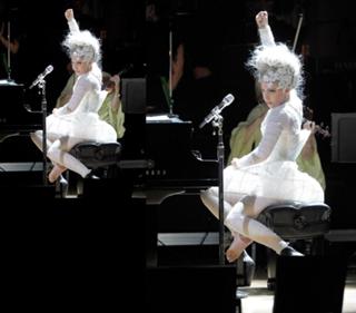 Lady Gaga feet photo thumbnail