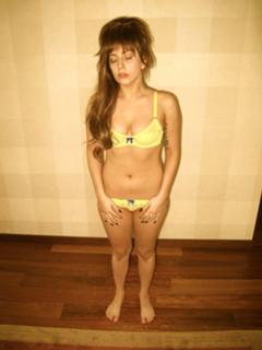 Lady Gaga feet photo thumbnail