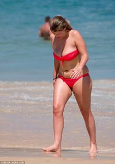 Lady Kitty Spencer feet photo 11