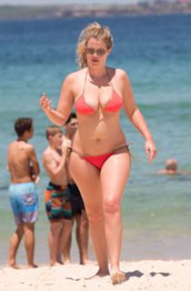 Lady Kitty Spencer feet photo 8