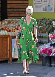 Laeticia Hallyday feet photo 16