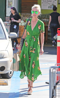 Laeticia Hallyday feet photo 15