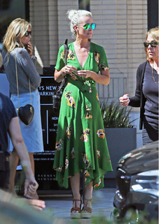 Laeticia Hallyday feet photo 14