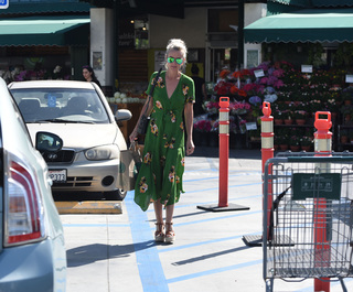 Laeticia Hallyday feet photo 12