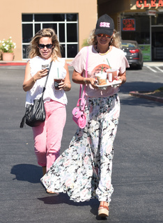 Laeticia Hallyday feet photo 5