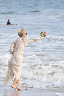 Laeticia Hallyday feet photo 16
