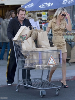 Laeticia Hallyday feet photo 13