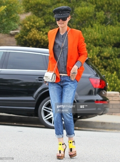 Laeticia Hallyday feet photo 19