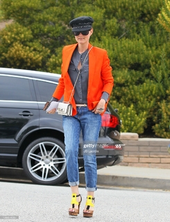 Laeticia Hallyday feet photo 17