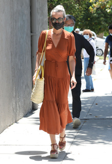 Laeticia Hallyday feet photo 6