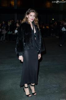 Laetitia Casta feet photo thumbnail