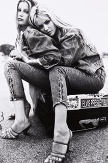 Laetitia Casta feet photo thumbnail