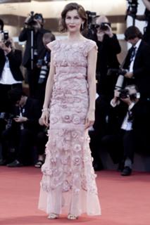 Laetitia Casta feet photo thumbnail