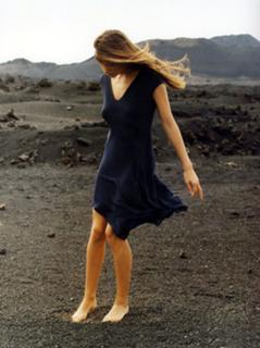 Laetitia Casta feet photo thumbnail
