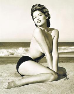 Laetitia Casta feet photo thumbnail