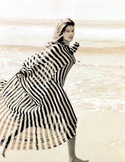 Laetitia Casta feet photo thumbnail