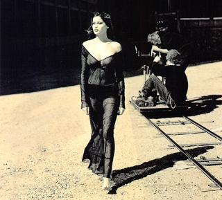 Laetitia Casta feet photo thumbnail