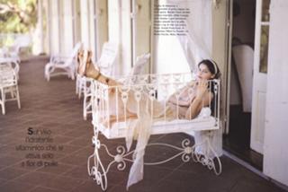 Laetitia Casta feet photo thumbnail
