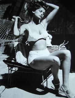 Laetitia Casta feet photo thumbnail
