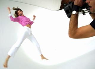 Laetitia Casta feet photo thumbnail