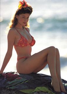 Laetitia Casta feet photo thumbnail