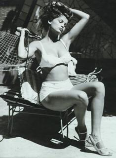 Laetitia Casta feet photo thumbnail