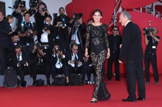 Laetitia Casta feet photo thumbnail