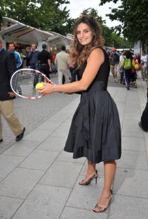 Laetitia Milot feet photo thumbnail