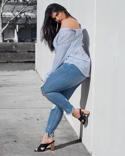 Laetitia Thomas feet photo 15