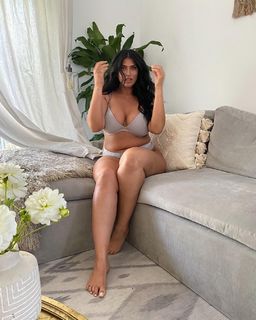 Laetitia Thomas feet photo 5
