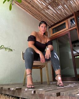 Laetitia Thomas feet photo 1