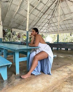Laetitia Thomas feet photo 17